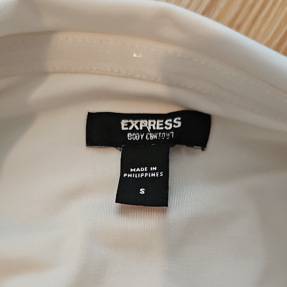 Express Body Contour Top - Picture 2 of 3